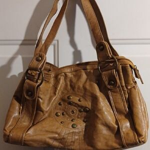 Chic Tan Leather Shoulder Bag